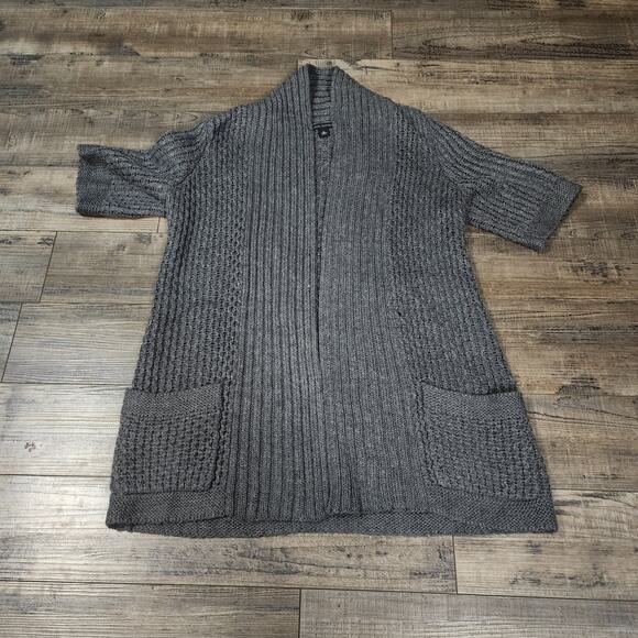 Banana Republic Gray short sleeve cardigan women's size Medium Pre-owned 2201 - Picture 1 of 6
